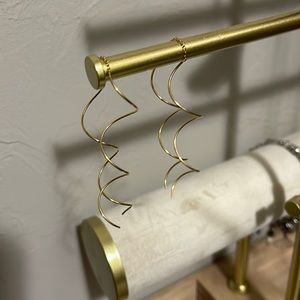 Spiral threader earrings gold
